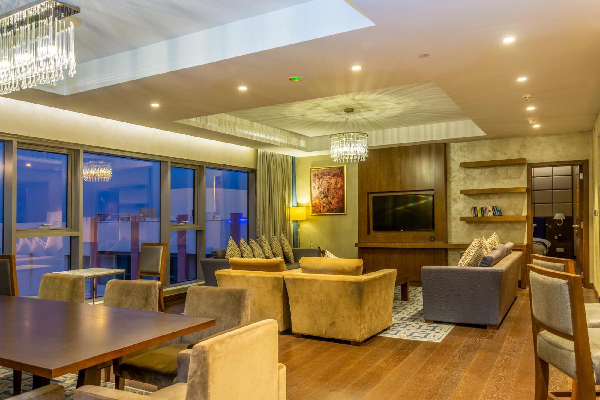 Radisson Blu Hotel & Resort, Sohar Exterior foto The lounge at Kilimanjaro International Airport