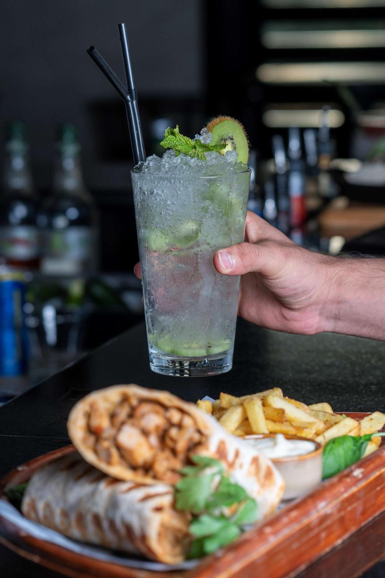 Radisson Blu Hotel & Resort, Sohar Exterior foto A caipirinha