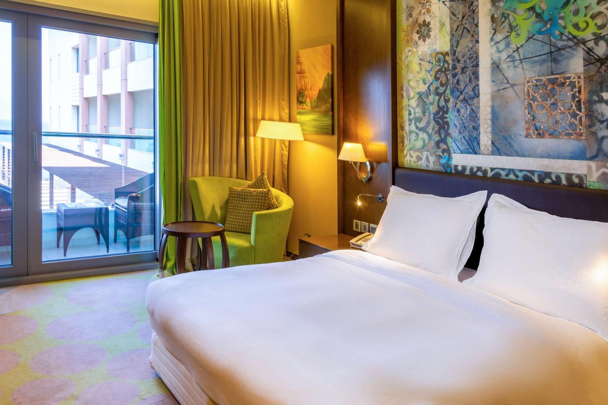 Radisson Blu Hotel & Resort, Sohar Exterior foto A room at the hotel
